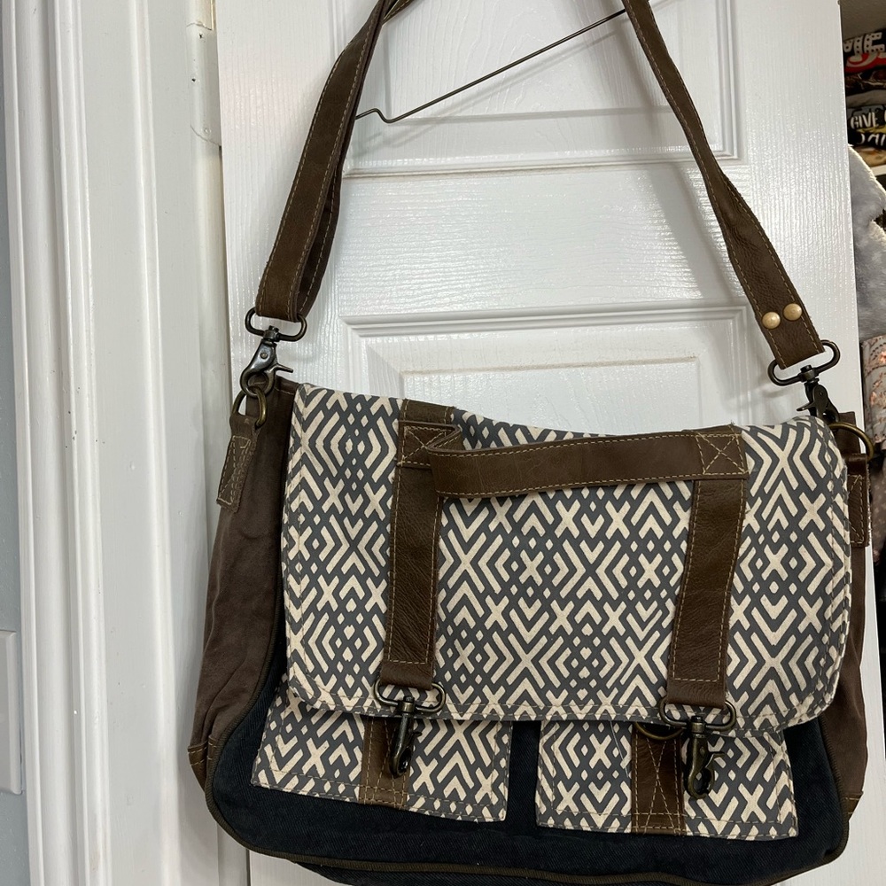 Myra Messenger bag